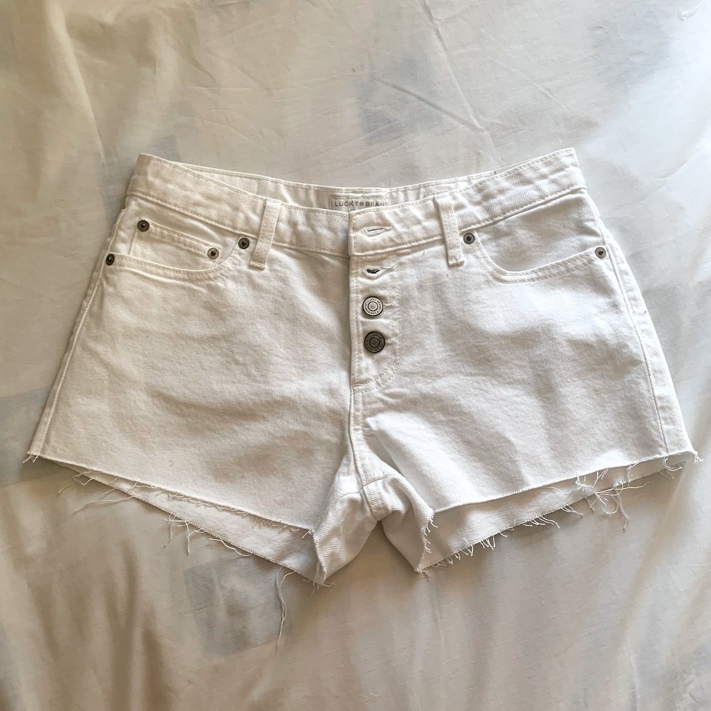 🔥NEW LUCKY BRAND WHITE CUT OFF SHORTS SIZE 2/26
